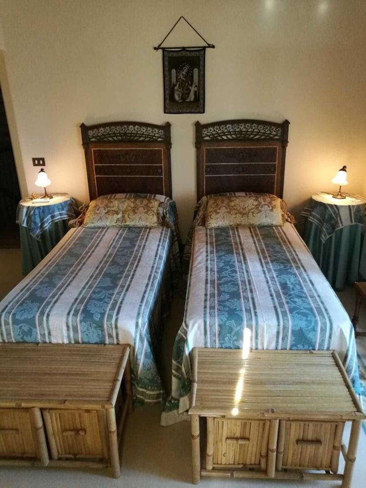 B&B Palazzo Gambino 아치레알레 외부 사진