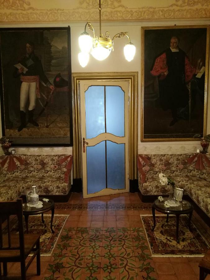 B&B Palazzo Gambino 아치레알레 외부 사진