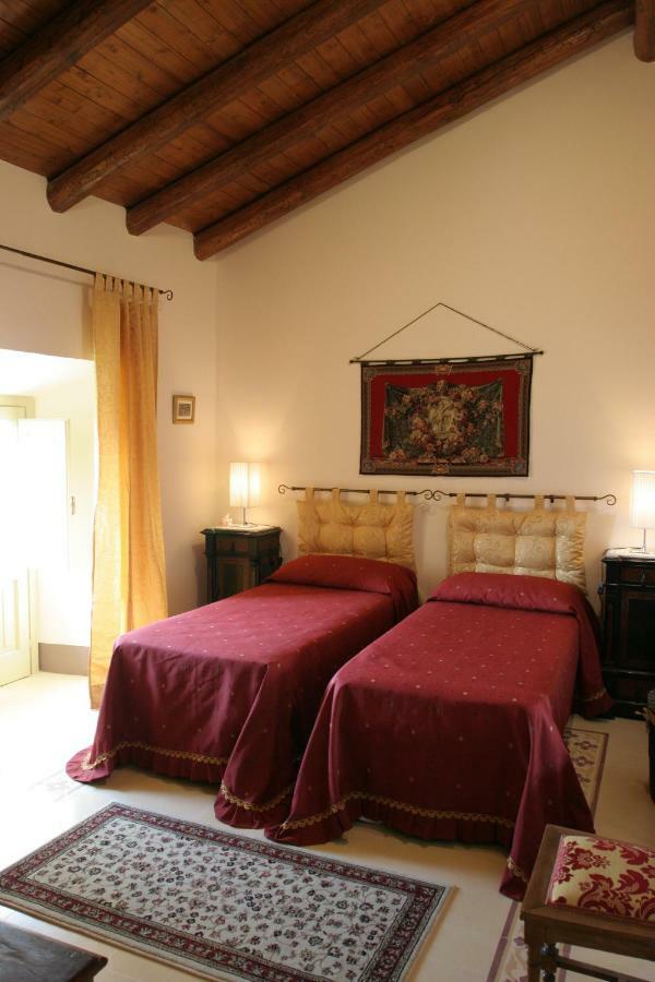 B&B Palazzo Gambino 아치레알레 외부 사진