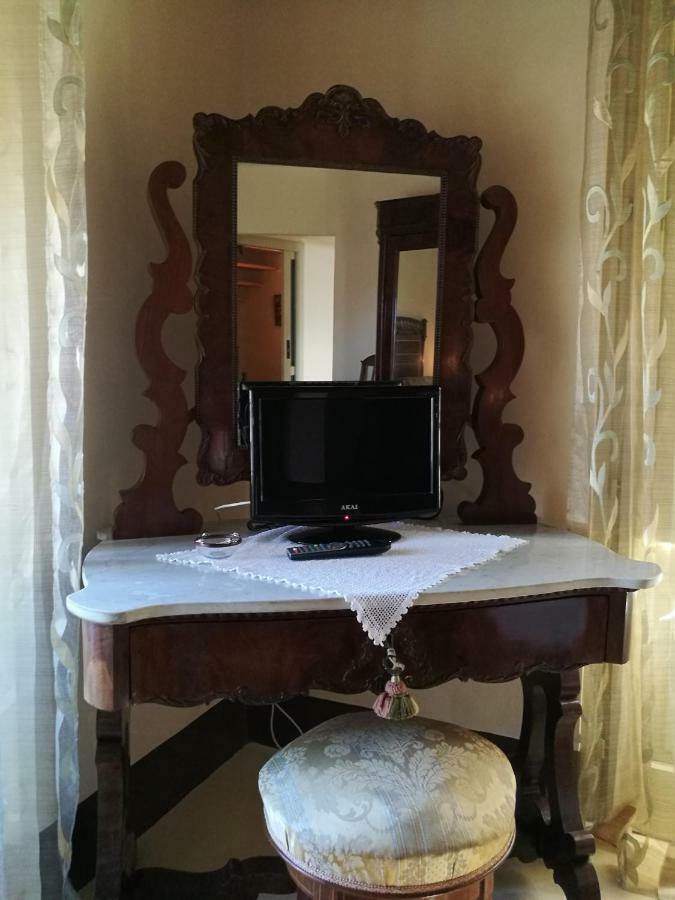 B&B Palazzo Gambino 아치레알레 외부 사진