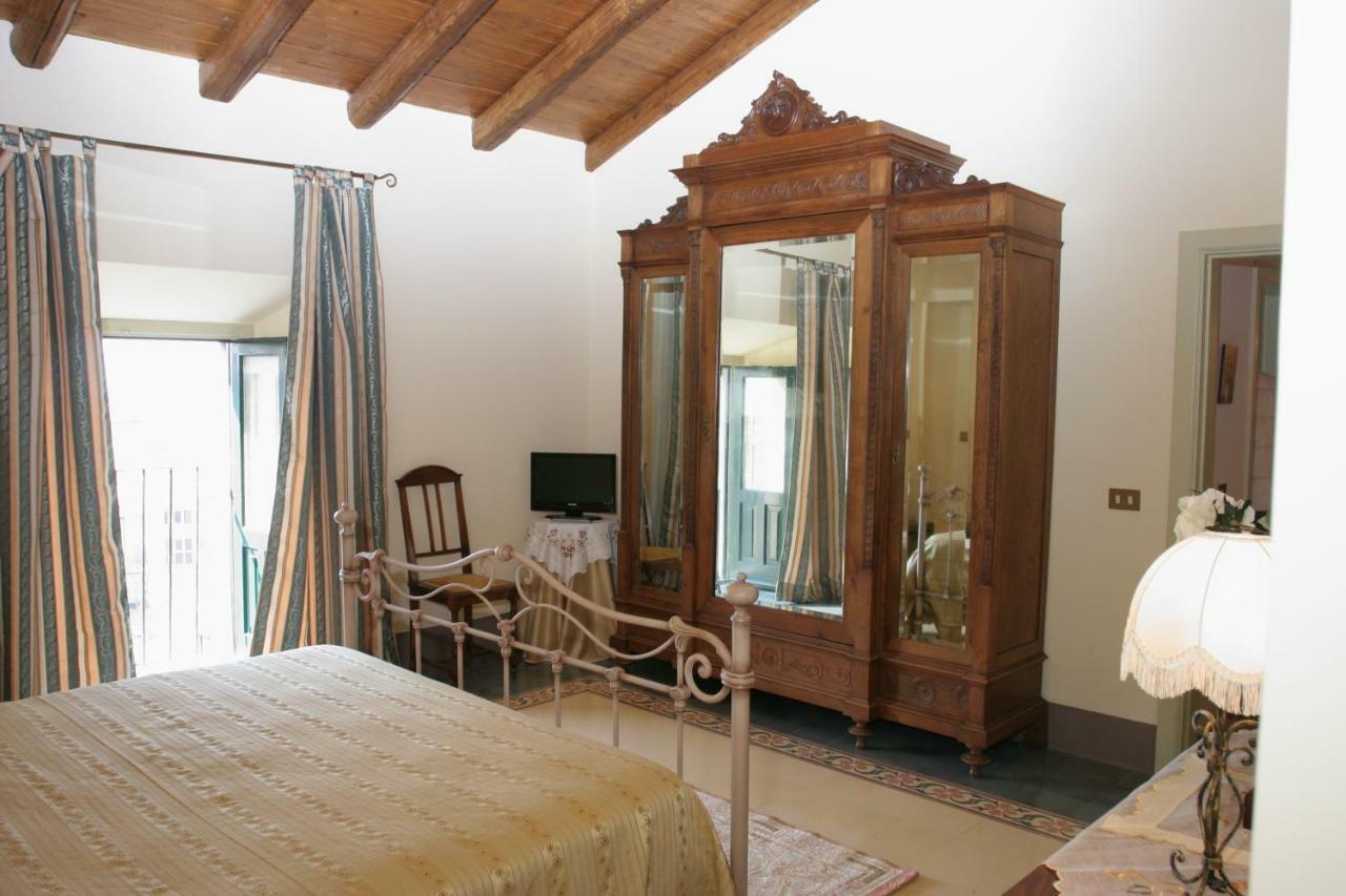 B&B Palazzo Gambino 아치레알레 외부 사진
