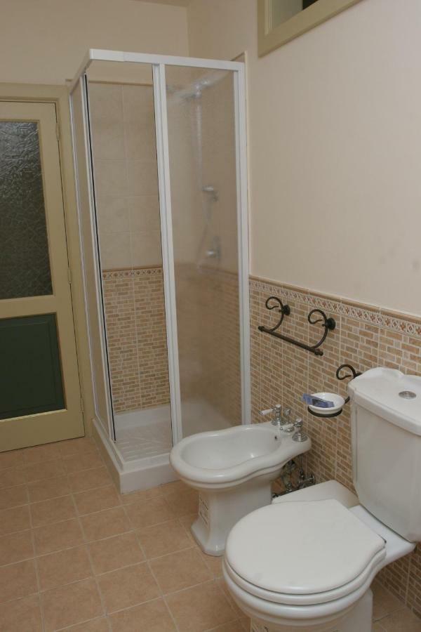 B&B Palazzo Gambino 아치레알레 외부 사진