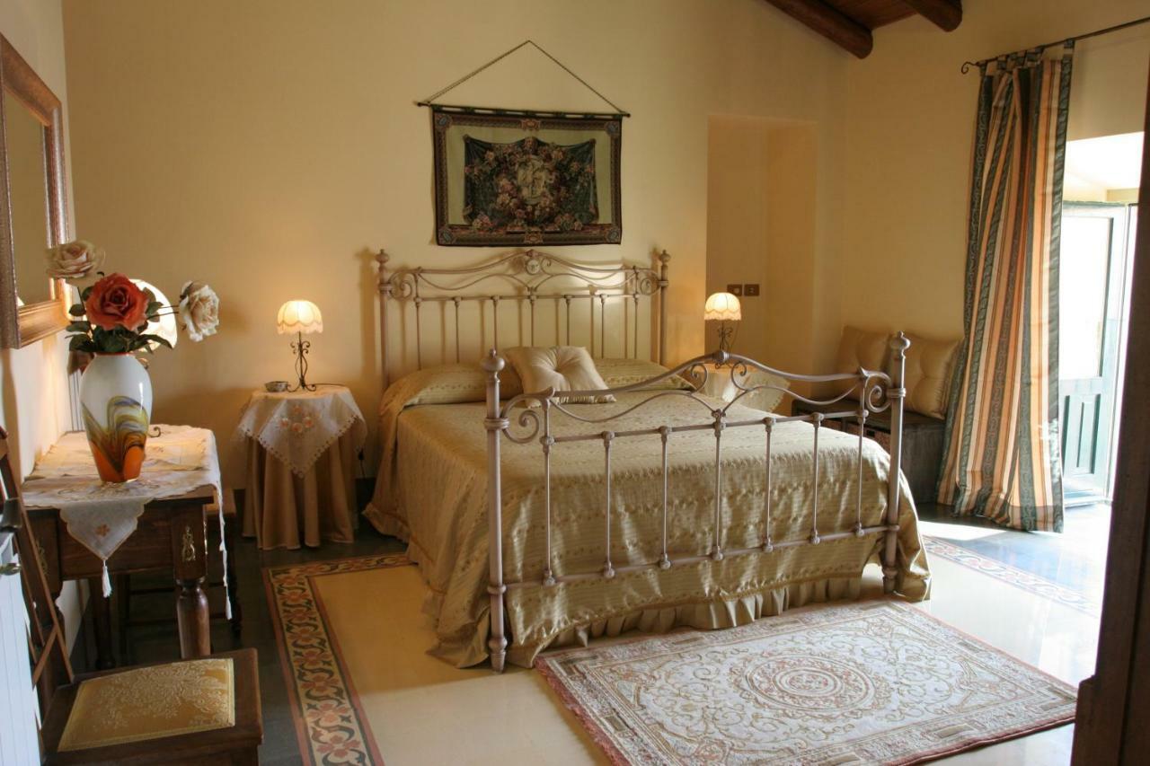 B&B Palazzo Gambino 아치레알레 외부 사진